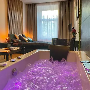  Apartment Czarny Z Jacuzzi